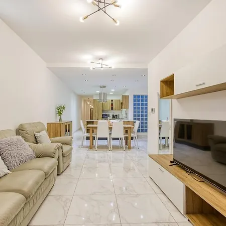 Modern 3 Bedroom In St Julians Apartmán