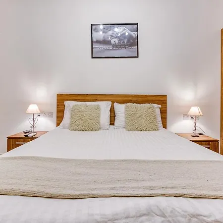 Modern 3 Bedroom In St Julians Apartmán *