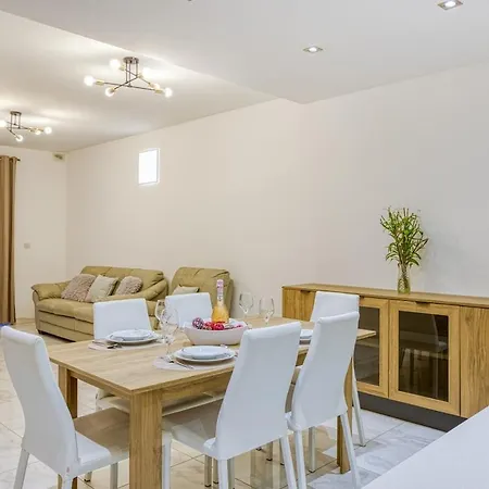 Modern 3 Bedroom In St Julians Apartmán *