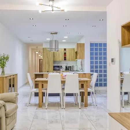 Modern 3 Bedroom In St Julians Appartamento
