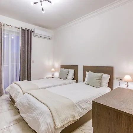 Modern 3 Bedroom In St Julians Apartmán *
