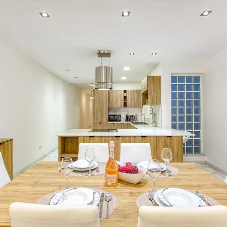 Modern 3 Bedroom In St Julians Апартаменты Сент Джулианс