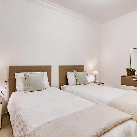 Апартаменты Modern 3 Bedroom In St Julians *