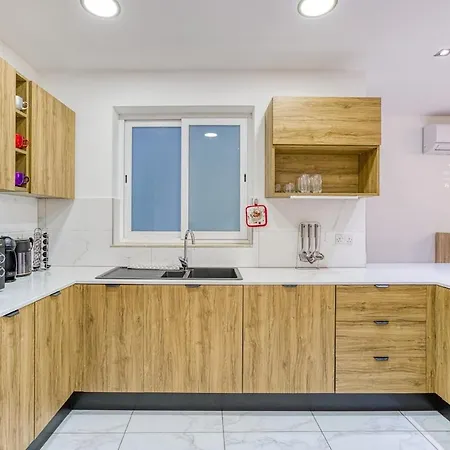 Modern 3 Bedroom In St Julians *