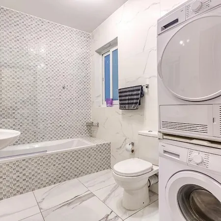 Modern 3 Bedroom In St Julians