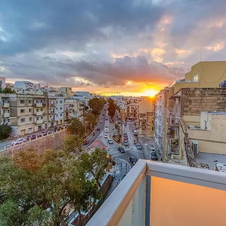 Modern 3 Bedroom In St Julians Apartman *