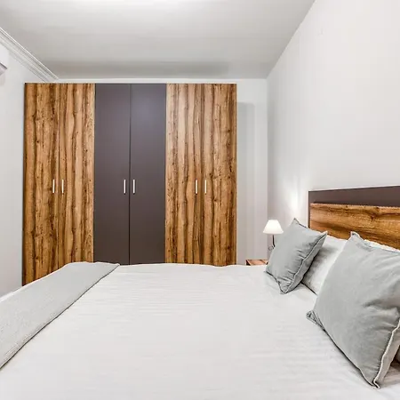 Modern 3 Bedroom In St Julians Apartman *
