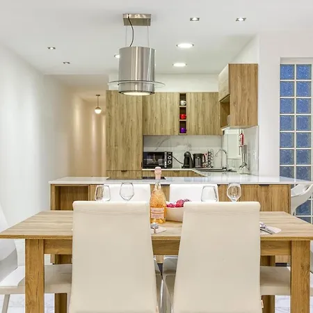 Modern 3 Bedroom In St Julians Apartman