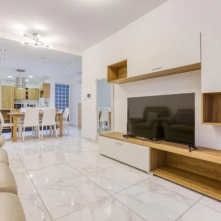Modern 3 Bedroom In St Julians Apartman